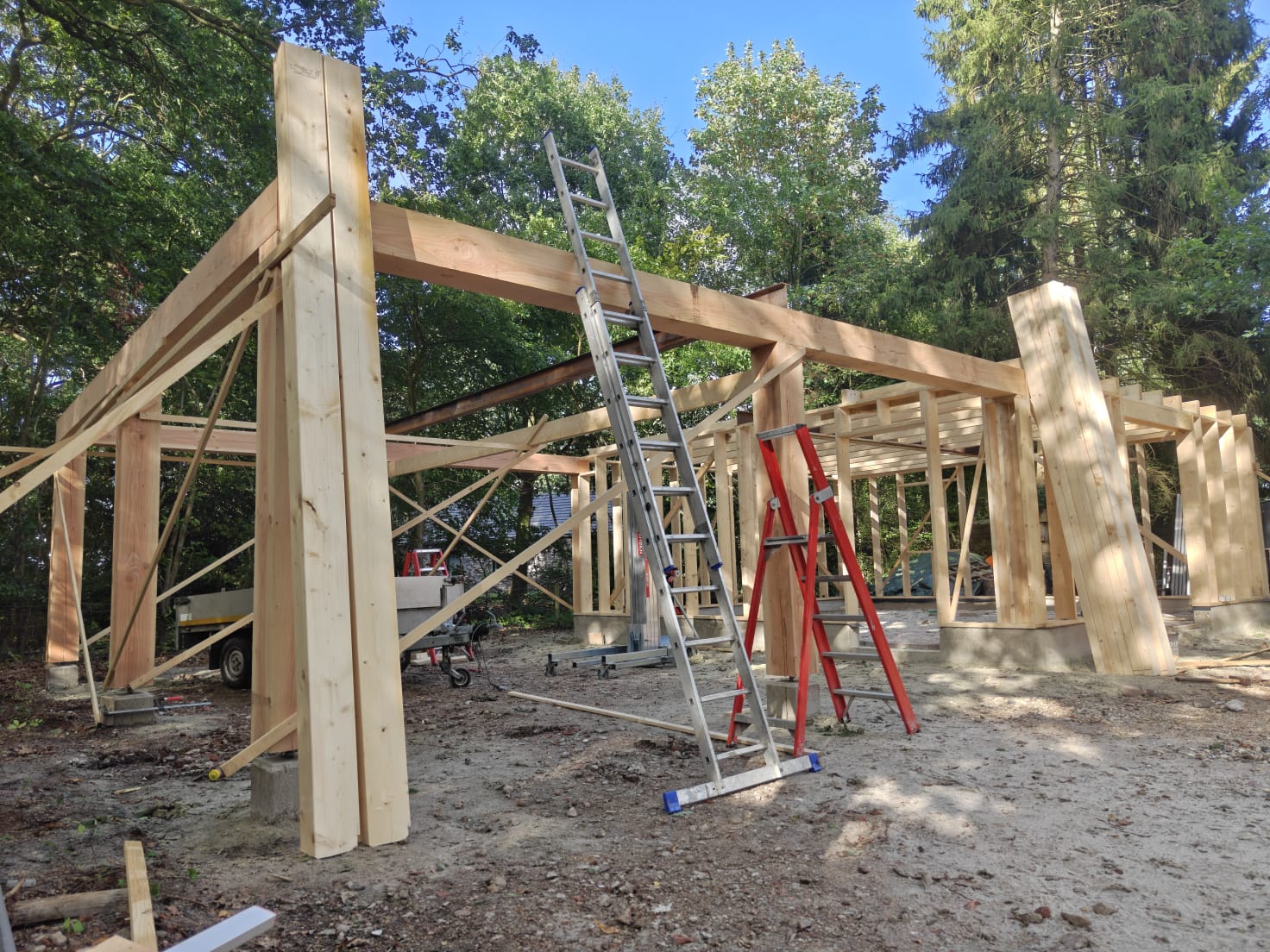 Houtbouwconstructie tijdens de uitvoering